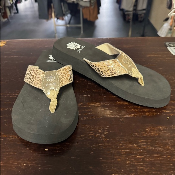 Yellow Box Ferrara Animal Print Sandals with Black Base - Picture 1 of 4